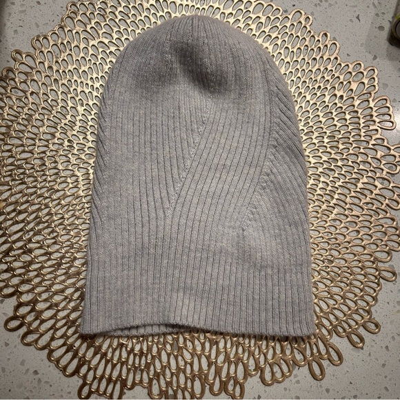 Lululemon Light Gray Ribbed Beanie - Picture 4 of 5